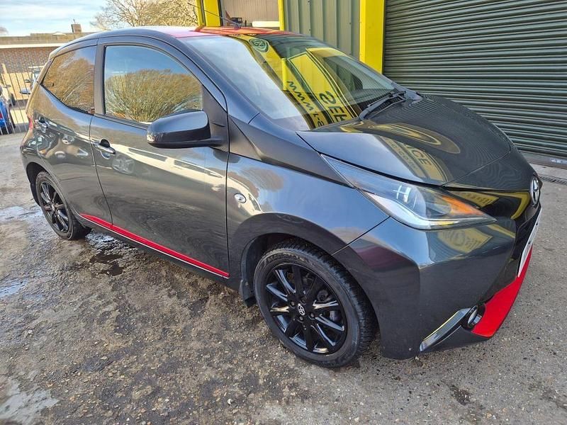 Used Toyota Aygo x-press 2018 Grey Hatchback