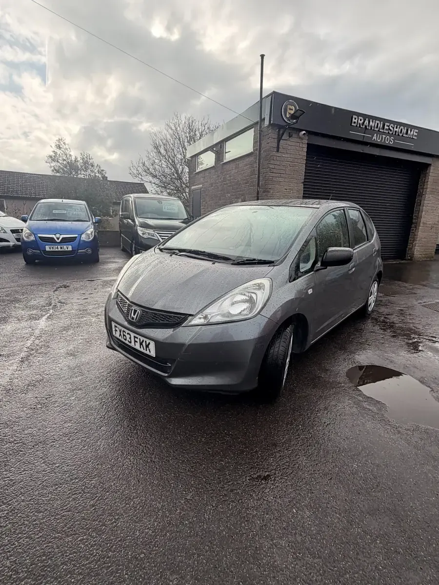 Used Honda Jazz S 90 HP (66 kW) 2013 Grey Hatchback