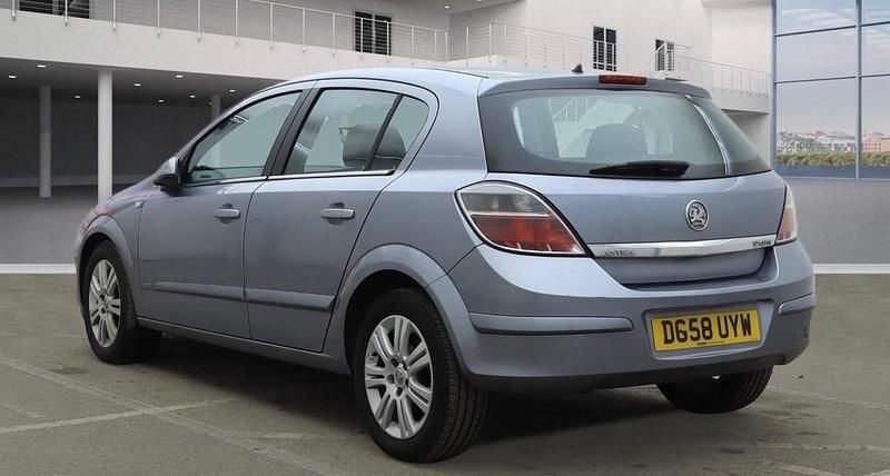 Used Vauxhall Astra Elite 2008 Silver Hatchback