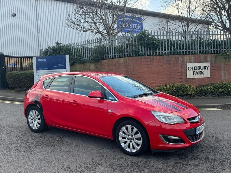 Used Vauxhall Astra Elite 2013 Red Hatchback