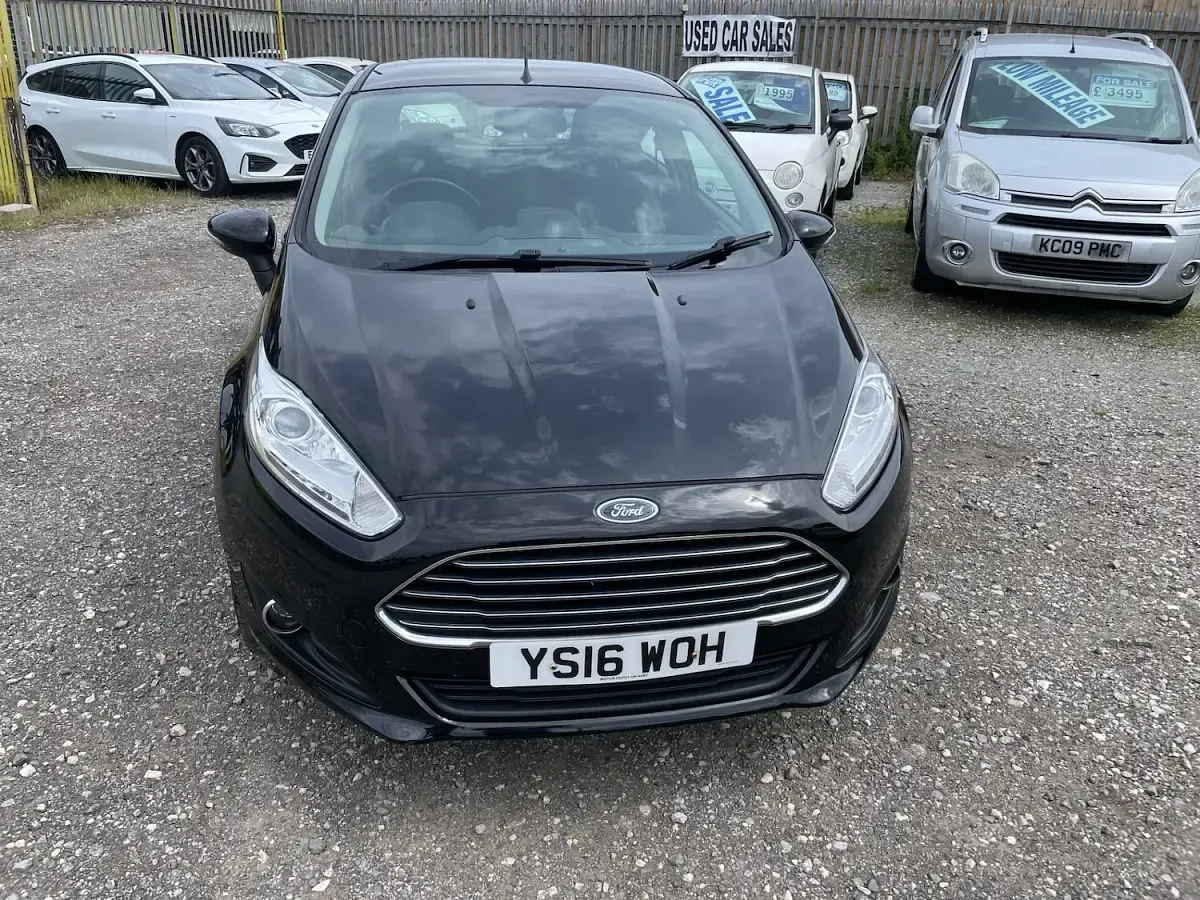 Used Ford Fiesta Zetec 82 HP (60 kW) 2016 Black Hatchback