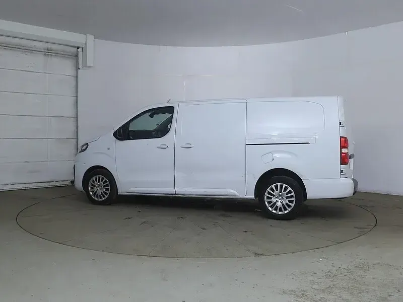 Second-hand Vauxhall Vivaro 100 CP (73 kW) 2023 Alb Monovolum