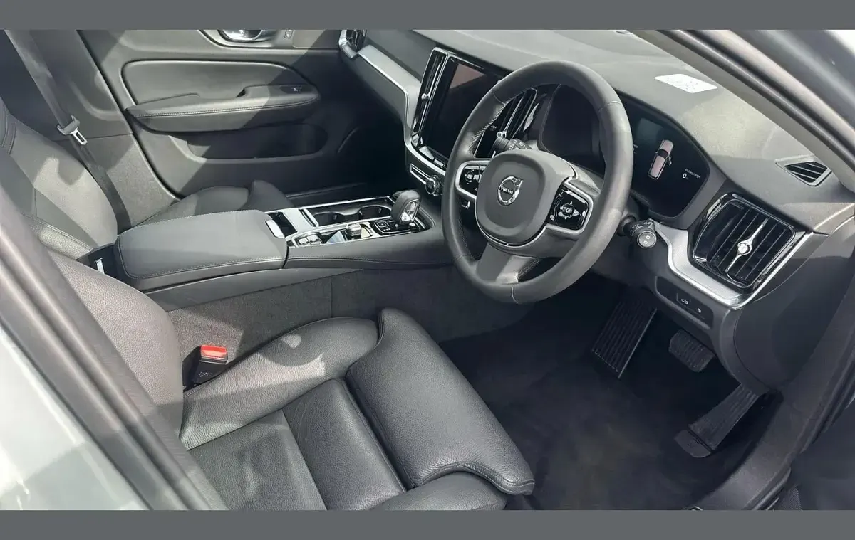 Usado Volvo V60 Plus 345 HP (253 kW) 2025 Cinzento Carrinha