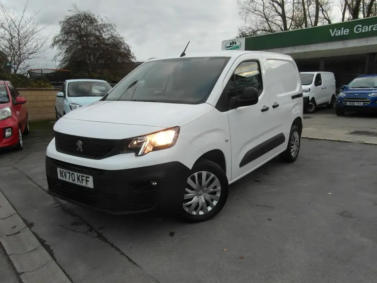 Used Peugeot Partner 131 HP (96 kW) 2020 White MPV