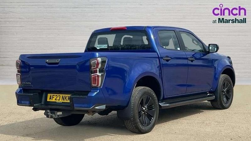 Second-hand Isuzu D-Max 163 CP (119 kW) 2023 Albastru Pickup