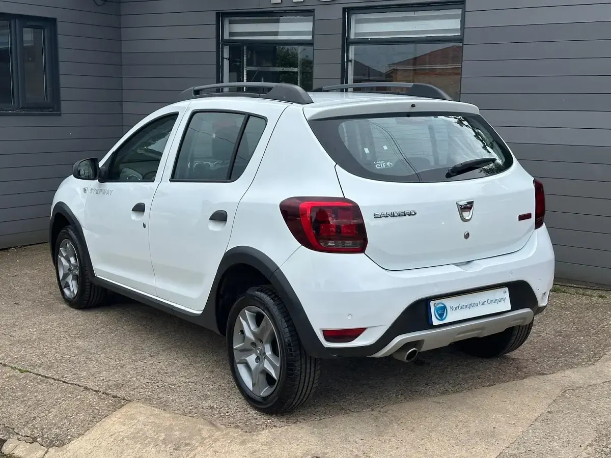 Used Dacia Sandero Lauréate 2017 White Hatchback
