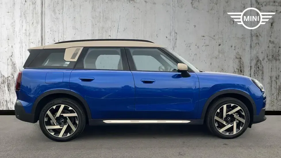 Used Mini Countryman Exclusive 168 HP (123 kW) 2025 Blue SUV