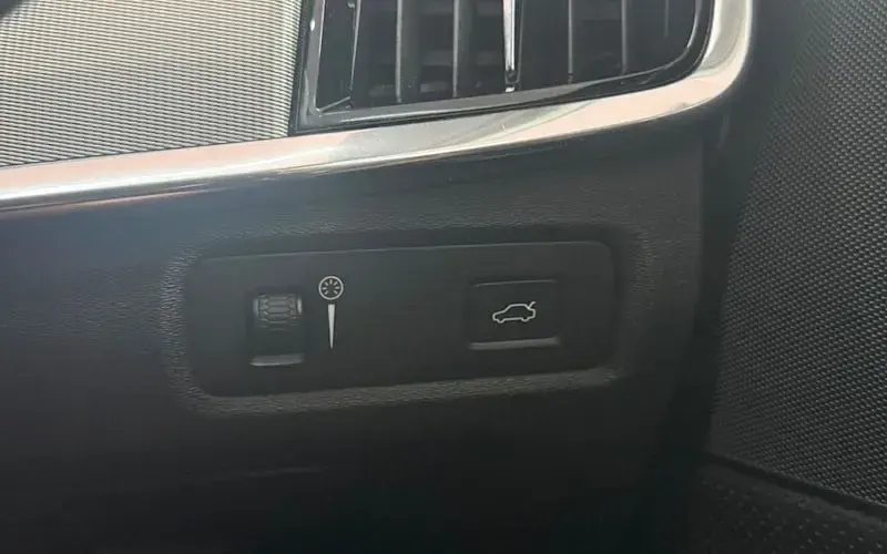 Used Volvo V90 R-Design Pro 235 HP (172 kW) 2018 Red Estate