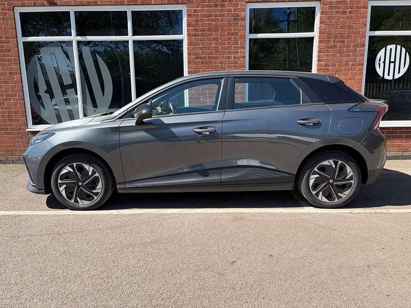 Usado MG MG4 EV SE 319 kW (435 HP) 2023 Cinzento Citadino