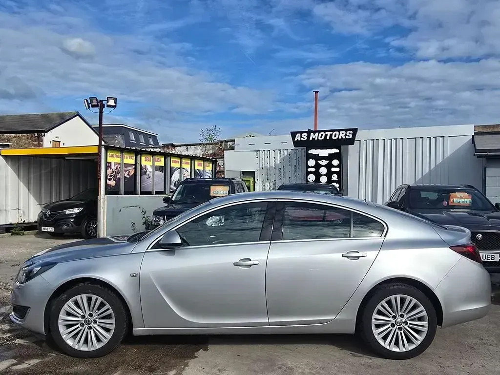 Used Vauxhall Insignia 170 HP (125 kW) 2016 Silver Hatchback