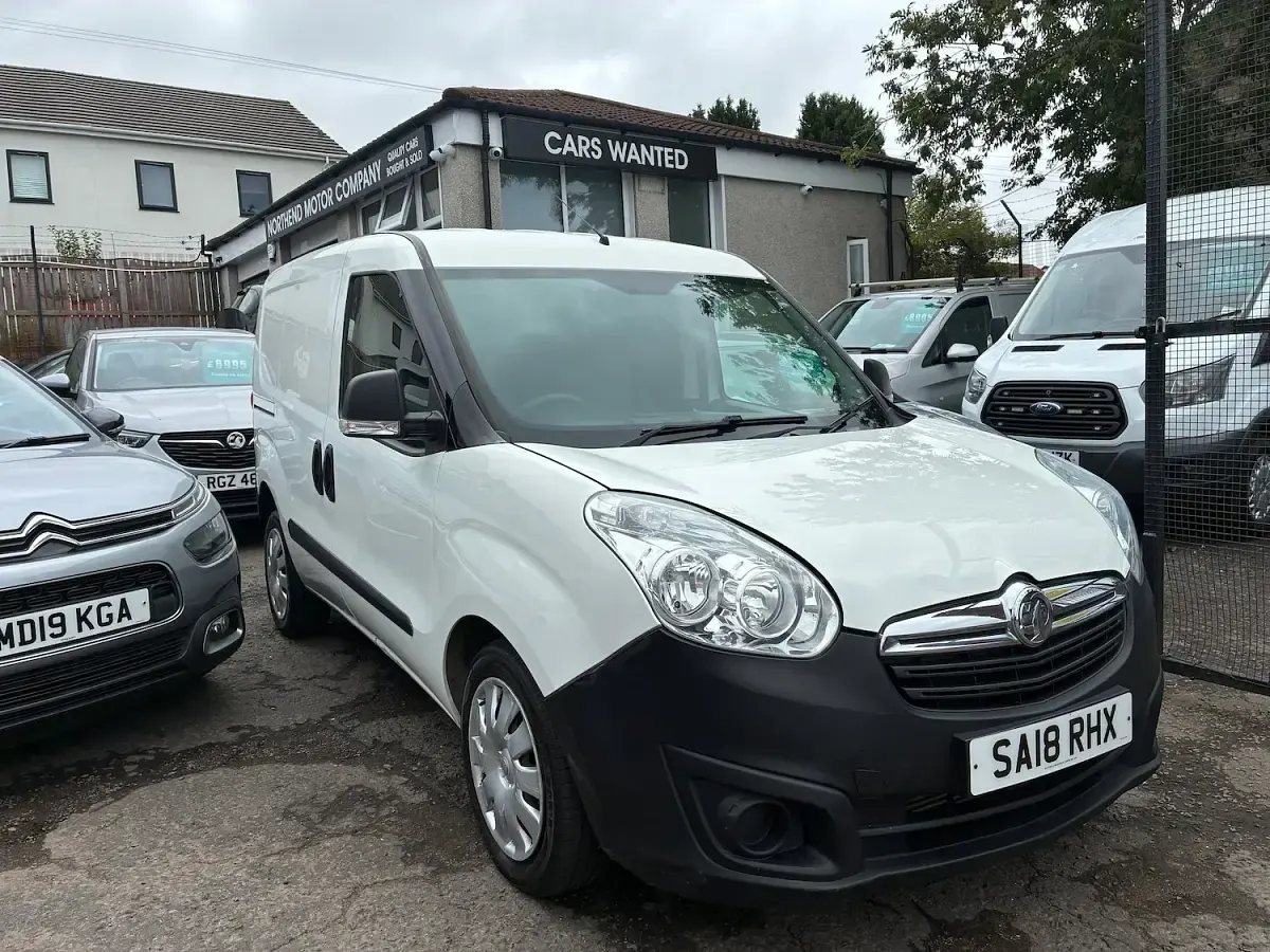 Used Vauxhall Combo 95 HP (69 kW) 2018 White MPV