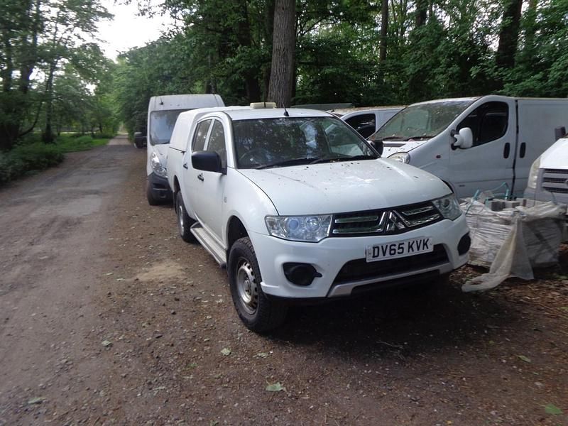 White Used 2015 Mitsubishi L200 Pickup | £4,000 (Super price) - Image 1/4