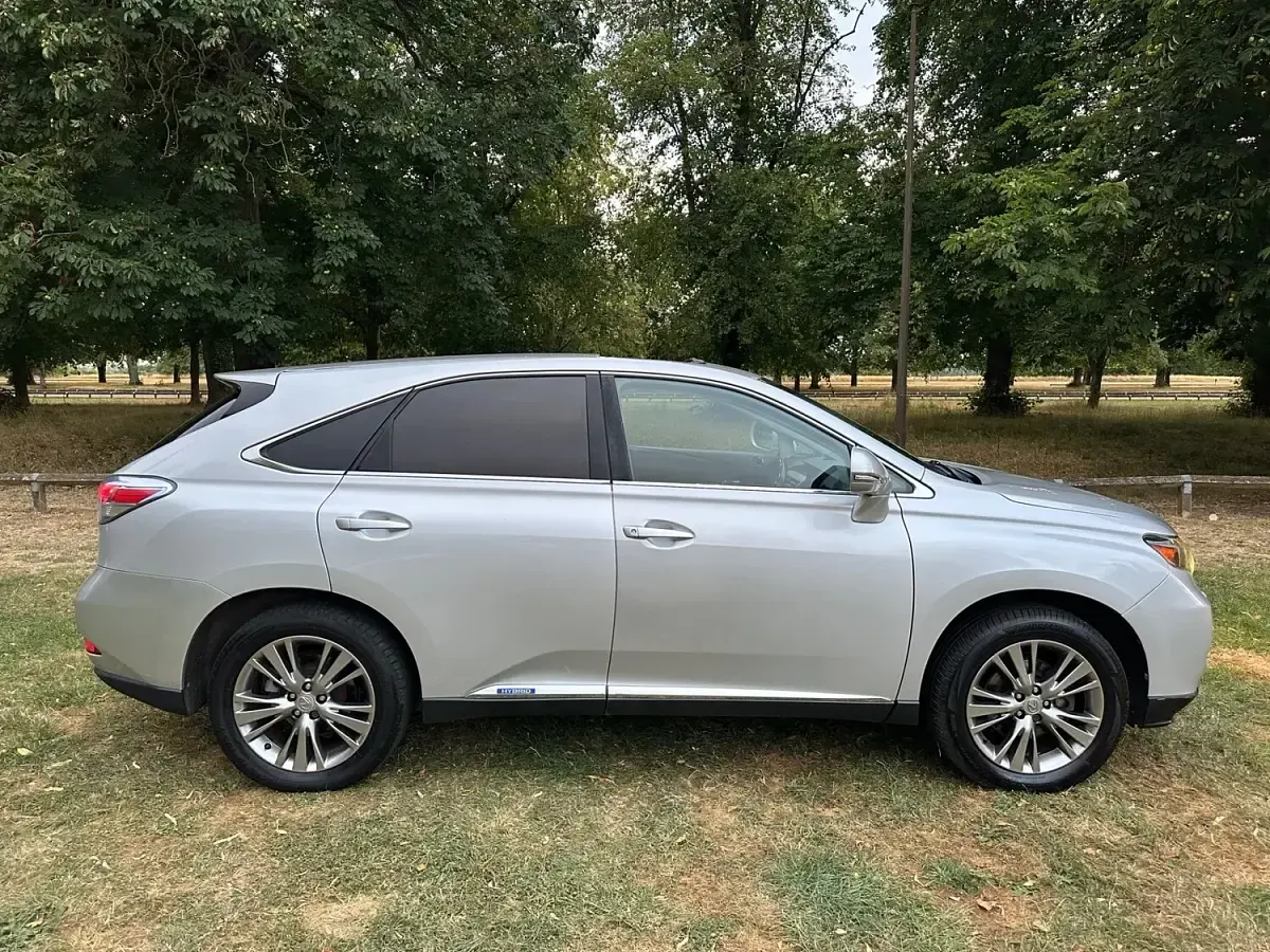 Used Lexus RX450h 299 HP (219 kW) 2012 Silver SUV