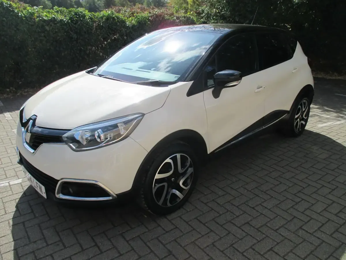 Used Renault Captur Dynamique 90 HP (66 kW) 2014 Cream/black SUV