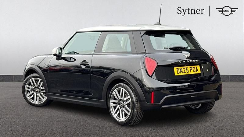 Used Mini Cooper Hatch 154 HP (113 kW) 2025 Black Hatchback