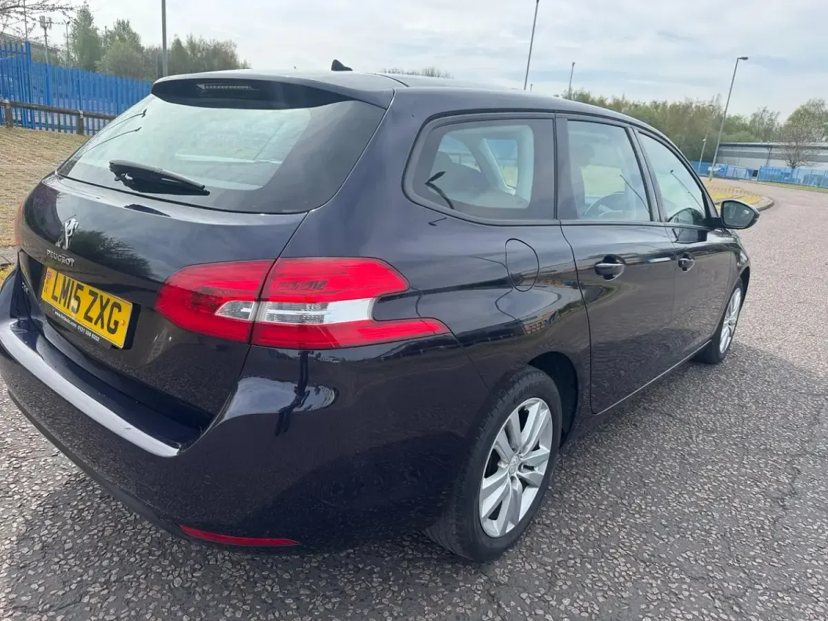Used Peugeot 308 Active 130 HP (95 kW) 2015 Blue Estate