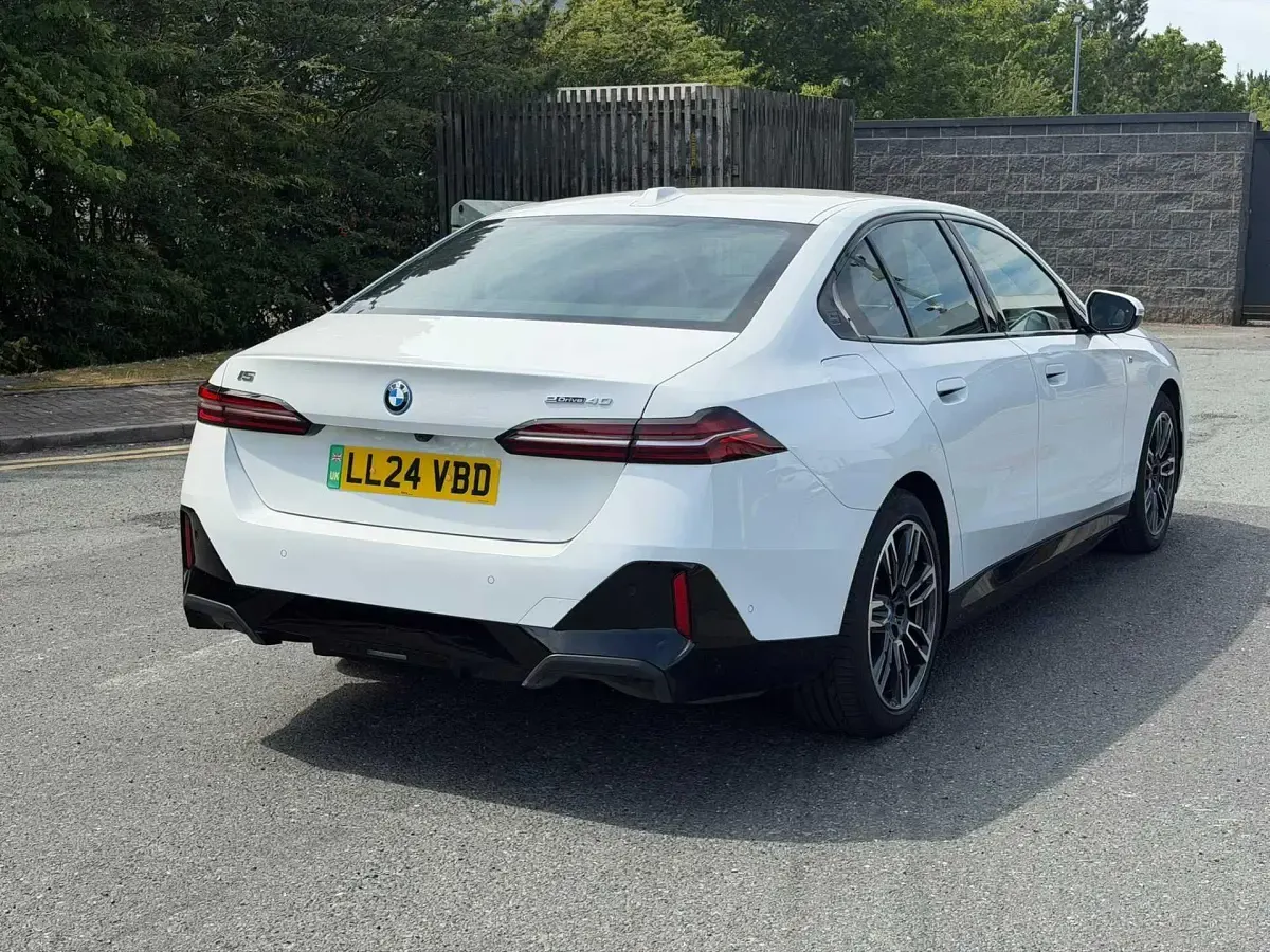 Used BMW i5 M Sport 250 kW (340 HP) 2024 White Sedan