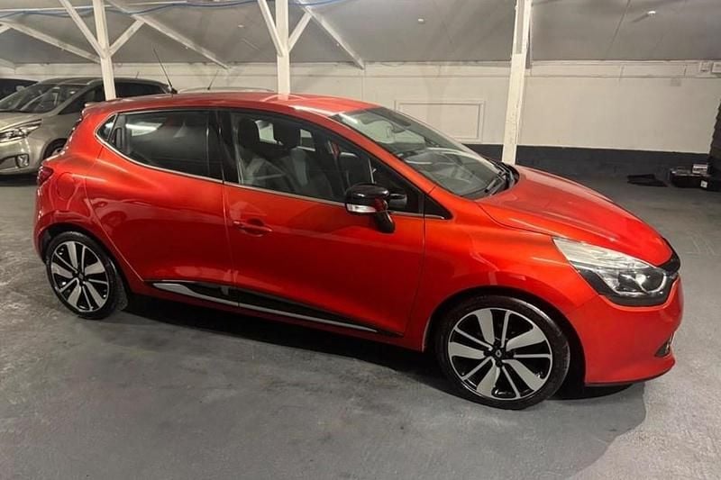 Red Used 2015 Renault Clio IV Dynamique Hatchback | £4,690 (Good price) - Image 1/1