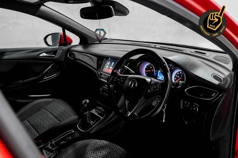 Used Vauxhall Astra SRi 150 HP (110 kW) 2017 Red Hatchback