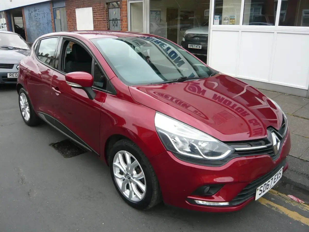 Used Renault Clio IV Dynamique 2017 Red Hatchback