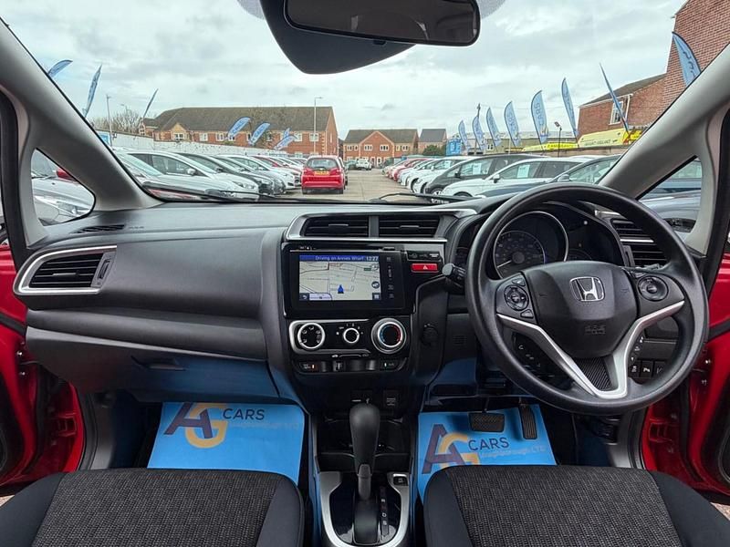 Used Honda Jazz SE 102 HP (75 kW) 2016 Red Hatchback