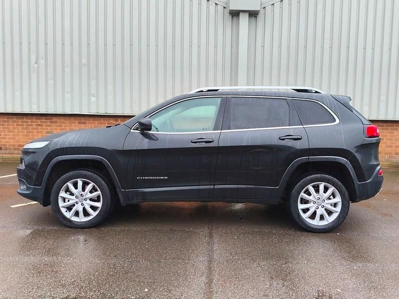 Used Jeep Cherokee Limited 170 HP (125 kW) 2015 Black SUV