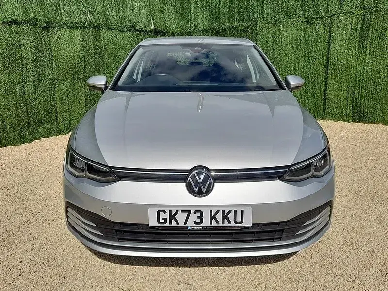 Usado VW Golf VIII Life 115 CV (84 kW) 2023 Plateado Utilitario
