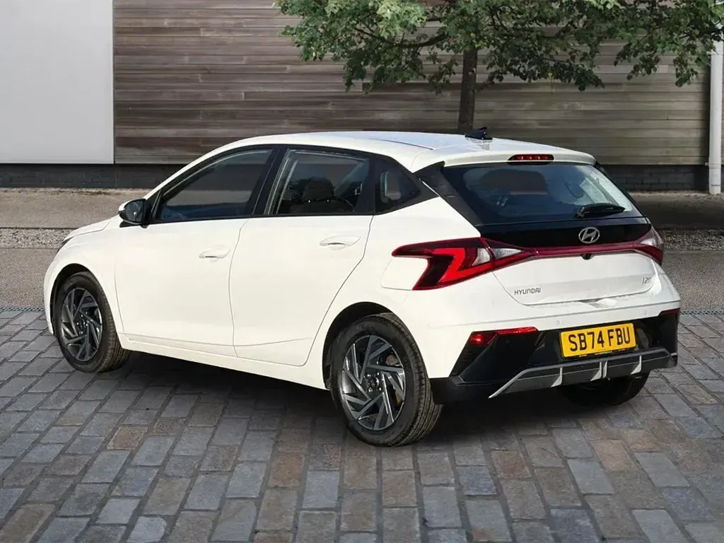 Used Hyundai i20 Advanced 100 HP (73 kW) 2025 White Hatchback
