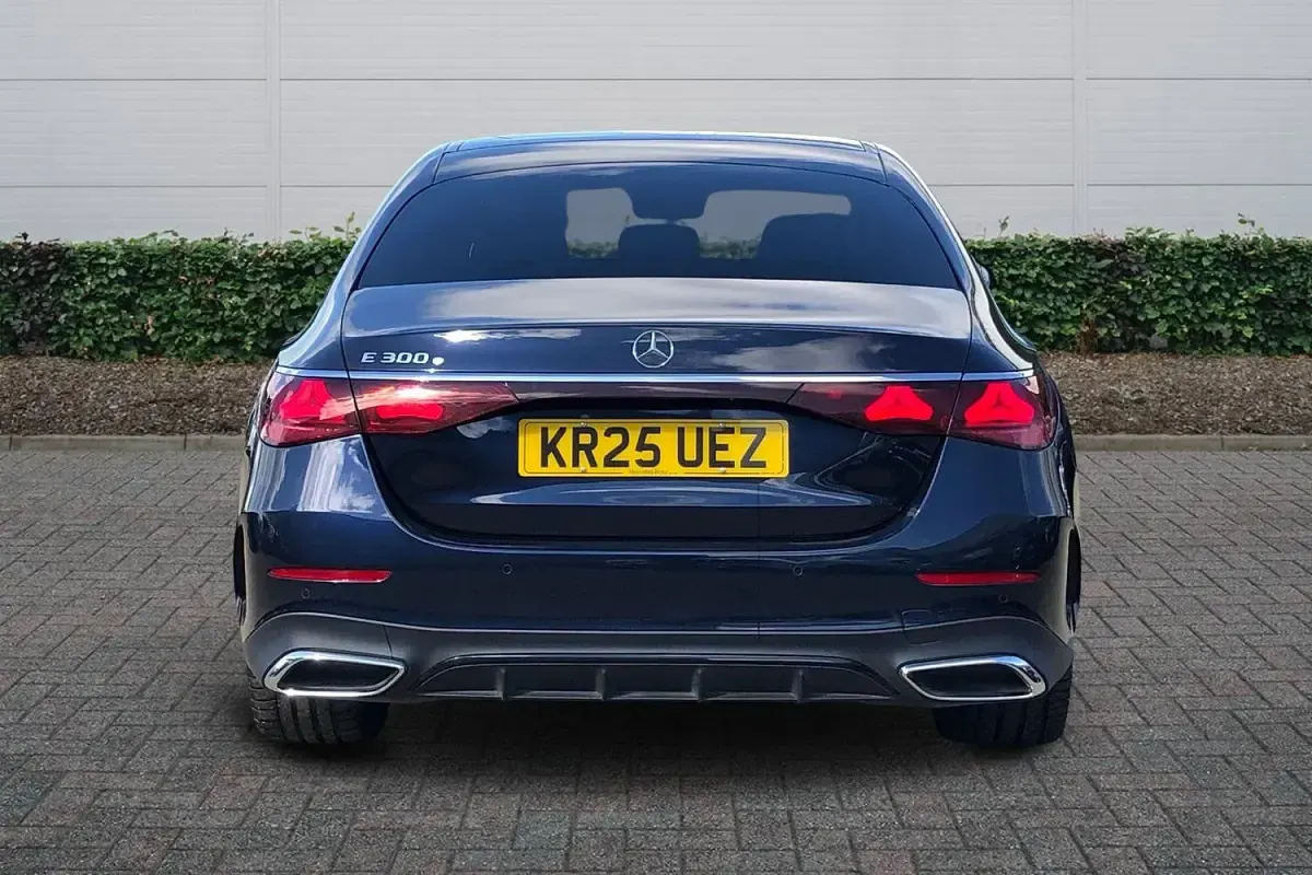 Used Mercedes E300 Urban 313 HP (230 kW) 2025 Blue Sedan