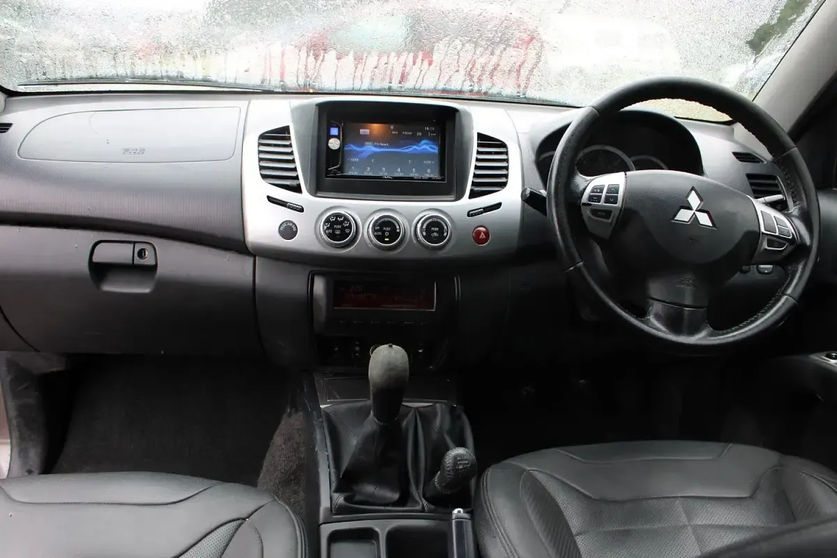 Used Mitsubishi L200 176 HP (129 kW) 2014 Brown Pickup