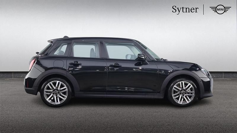 Used Mini Cooper Hatch 113 kW (154 HP) 2025 Black Hatchback