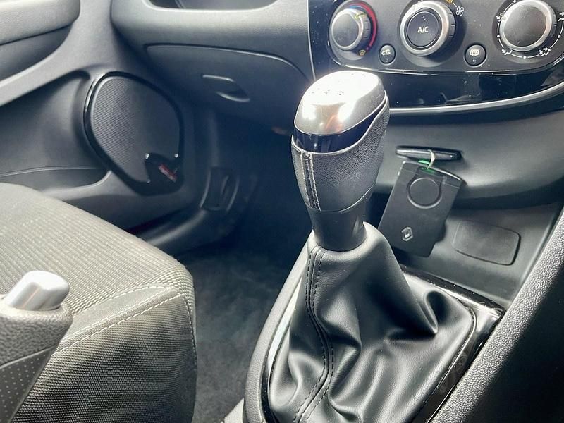 Used Renault Clio IV Dynamique 90 HP (66 kW) 2017 Red Hatchback