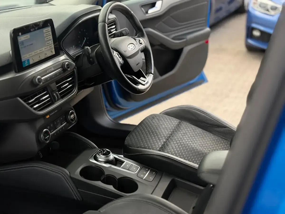 Used Ford Focus Titanium X 125 HP (91 kW) 2018 Blue Hatchback