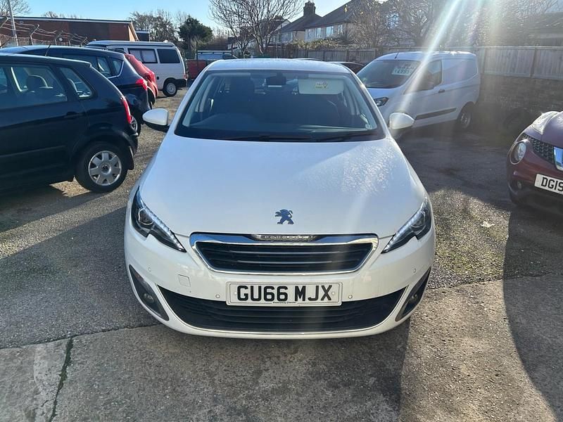 Used Peugeot 308 Allure 120 HP (88 kW) 2016 White Hatchback
