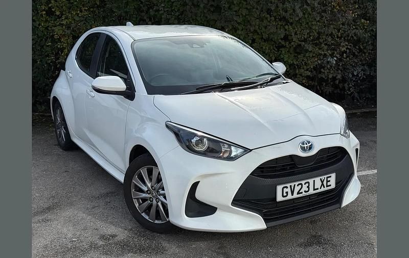 White Used 2023 Toyota Yaris Hybrid Hatchback | £16,799 (Good price) - Image 1/4