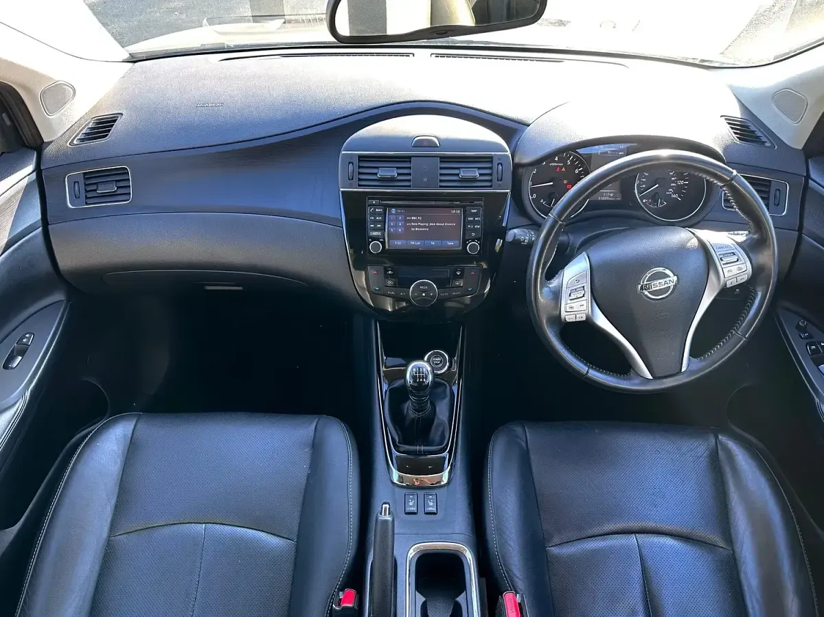 Used Nissan Pulsar Tekna 115 HP (84 kW) 2015 Grey Hatchback