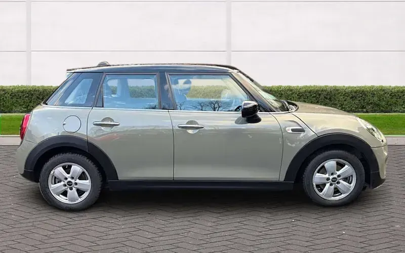 Usado Mini Cooper Classic 136 CV (100 kW) 2020 Gris Utilitario