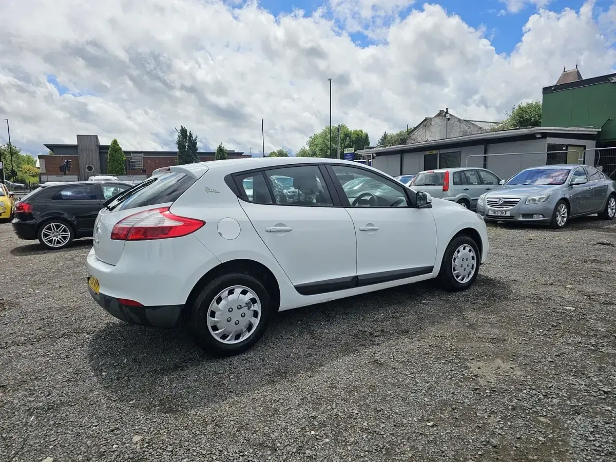 Used Renault Mégane 2011 White Hatchback