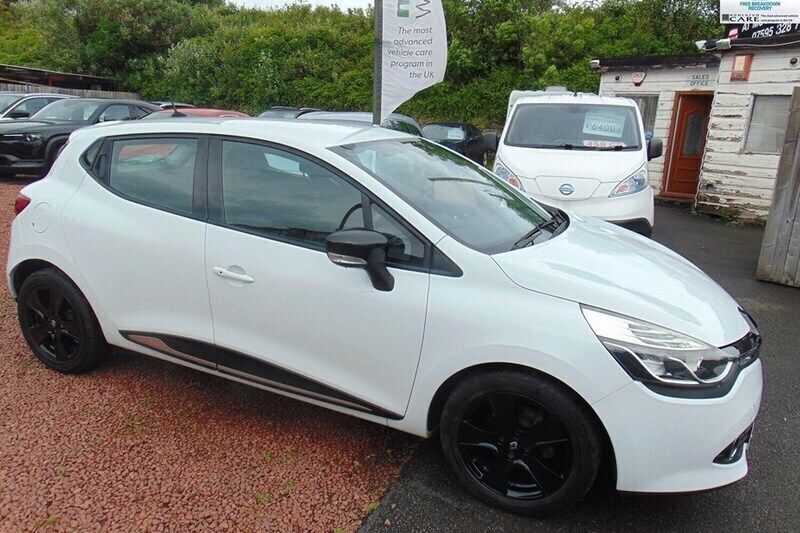 White Used 2013 Renault Clio IV Dynamique Hatchback | £5,750 (Fair price) - Image 1/1