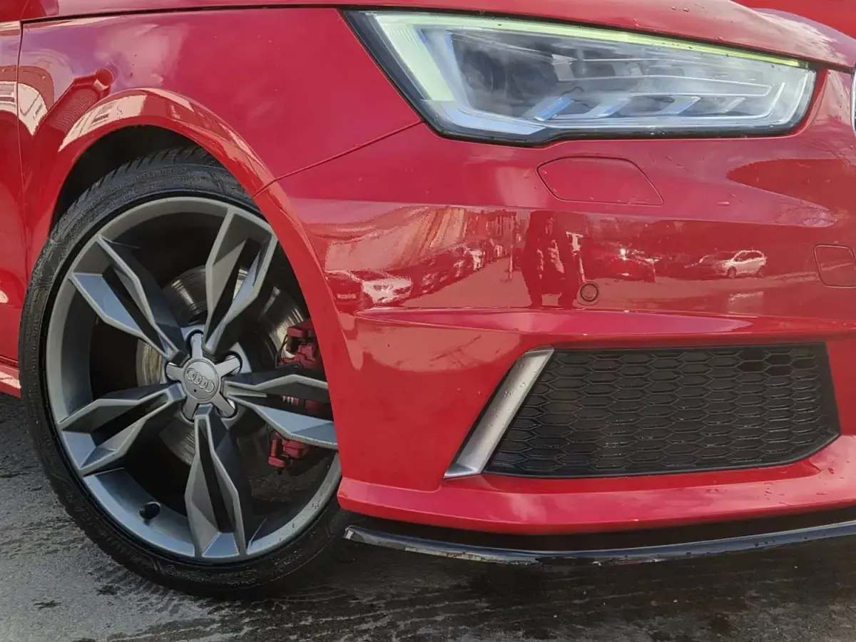 Usado Audi S1 Advanced 231 HP (169 kW) 2014 Vermelho Citadino