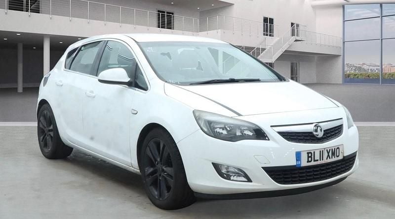 Used Vauxhall Astra SRi 2011 White Hatchback