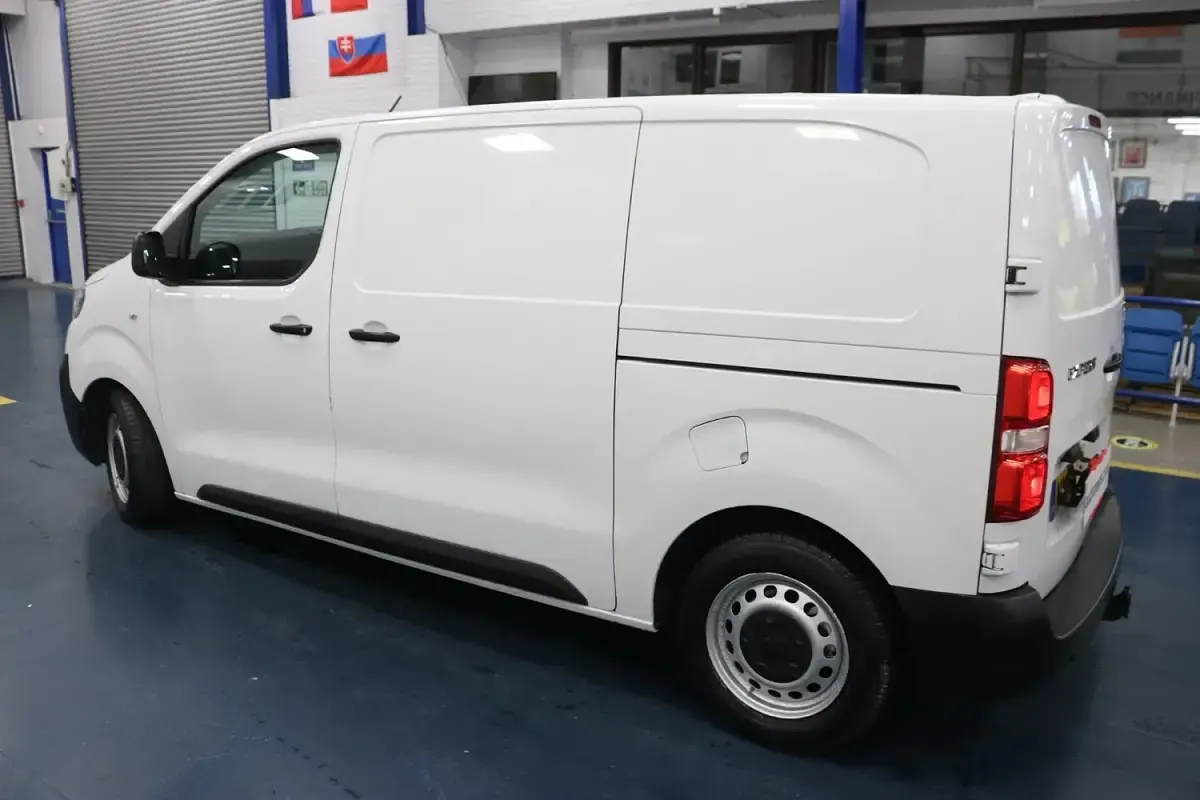 Used Peugeot Expert S 95 HP (69 kW) 2018 White Van