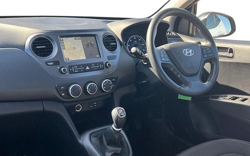 Used Hyundai i10 100 HP (73 kW) 2019 Grey Hatchback