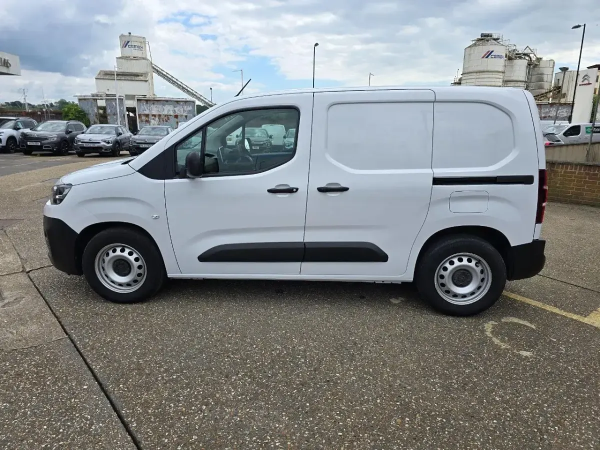 Usado Citroën e-Berlingo 98 kW (134 HP) 2023 Branco Monovolume