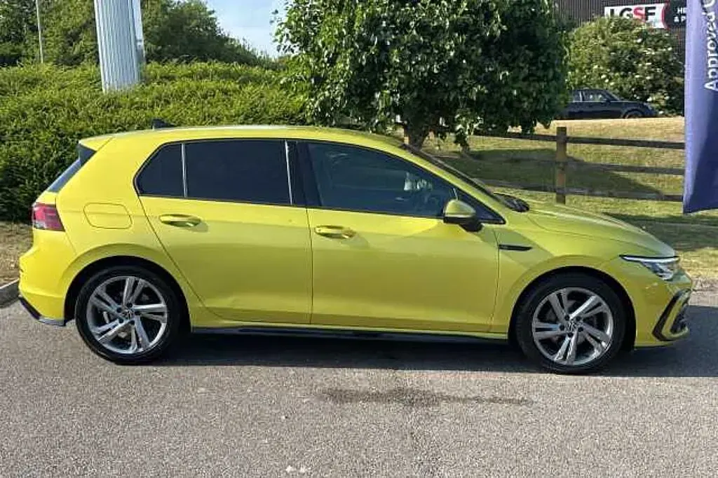 Used VW Golf VIII R-line 150 HP (110 kW) 2022 Yellow Hatchback