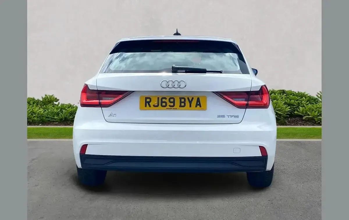 Used Audi A1 Design 94 HP (69 kW) 2020 White SUV