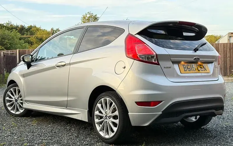 Used Ford Fiesta Zetec 125 HP (91 kW) 2015 Silver Hatchback