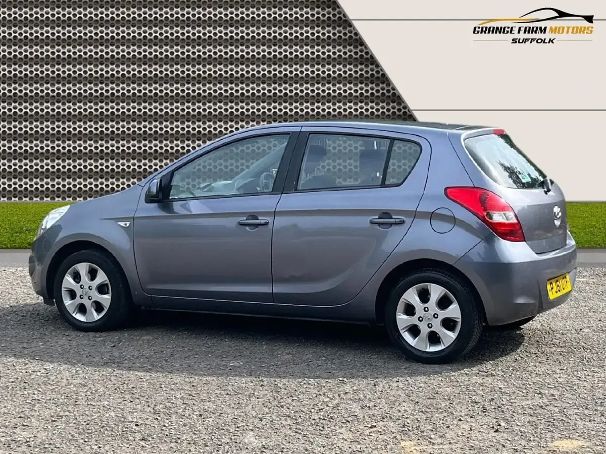 Begagnad Hyundai i20 Comfort 2012 Grå Halvkombi