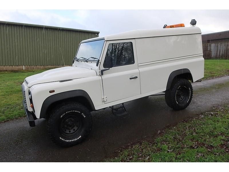 Usado Land Rover Defender 122 HP (89 kW) 2010 Branco SUV
