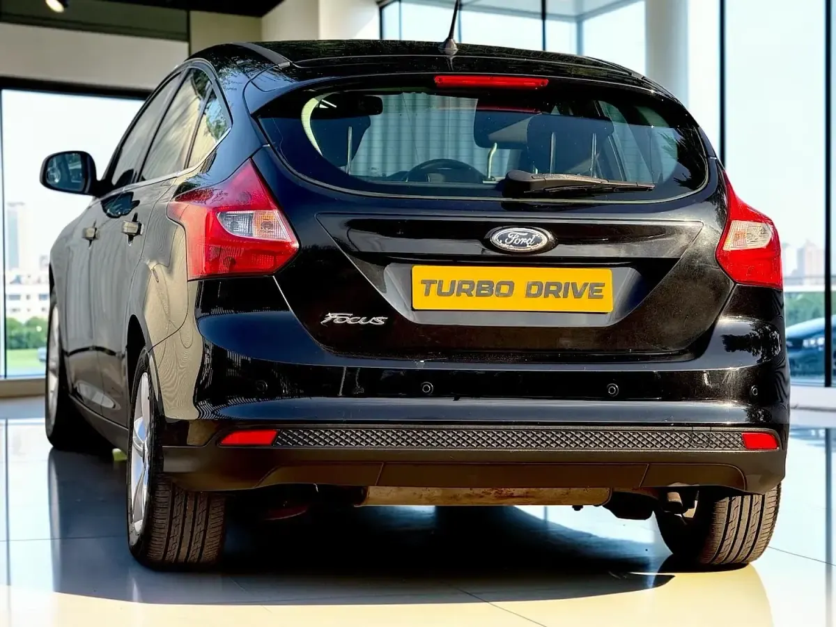 Used Ford Focus Zetec 125 HP (91 kW) 2011 Black Hatchback
